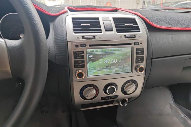 Used Brilliance Junjie FRV 2010 1.3L Manual Comfort Edition Audio And AC Panel