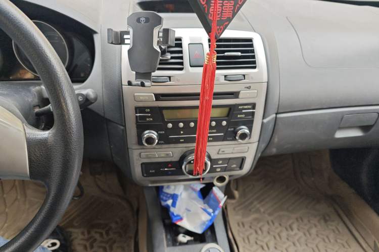 Used Brilliance Junjie FRV 2010 1.3L Manual Luxury Version Audio And AC Panel