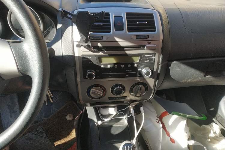 Used Brilliance Junjie FRV 2010 1.3L Manual Comfort Edition Audio And AC Panel
