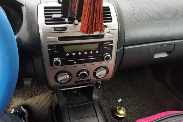 Used Brilliance Junjie FRV 2010 1.3L Manual Comfort Edition Audio And AC Panel