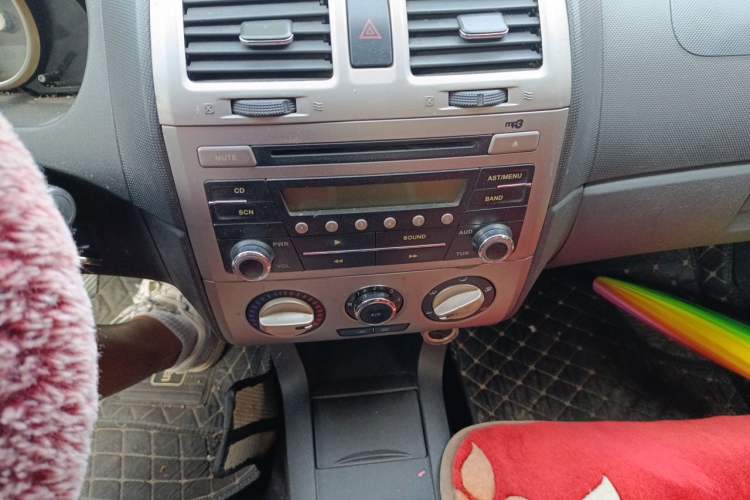 Used Brilliance Junjie FRV 2010 1.3L Manual Comfort Edition Audio And AC Panel