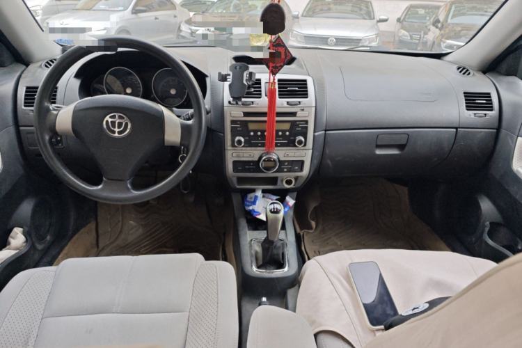 Used Brilliance Junjie FRV 2010 1.3L Manual Luxury Version Center Console