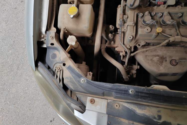 Used Brilliance Junjie FRV 2010 1.3L Manual Luxury Version Engine Bay Right