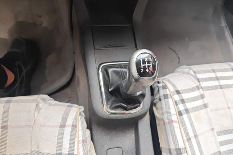 Used Brilliance Junjie FRV 2010 1.3L Manual Comfort Edition Gear Lever