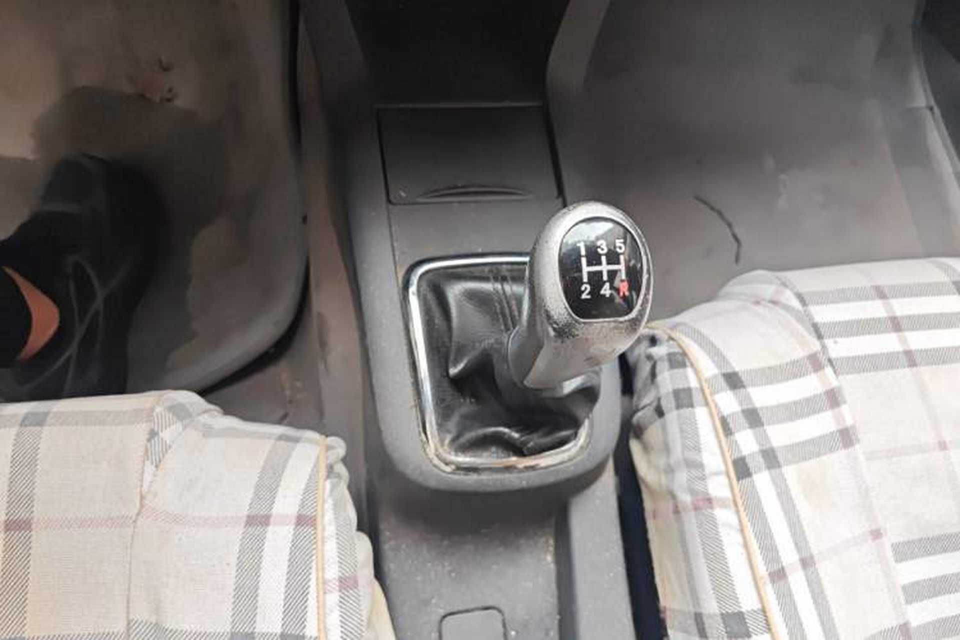 Used Brilliance Junjie FRV 2010 1.3L Manual Comfort Edition Gear Lever