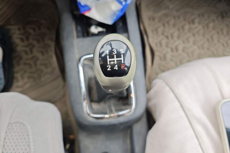 Used Brilliance Junjie FRV 2010 1.3L Manual Luxury Version Gear Lever