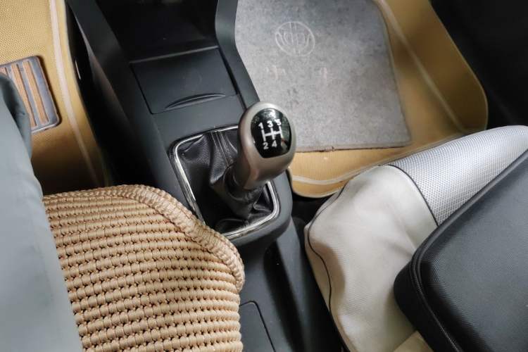 Used Brilliance Junjie FRV 2010 1.3L Manual Luxury Version Gear Lever