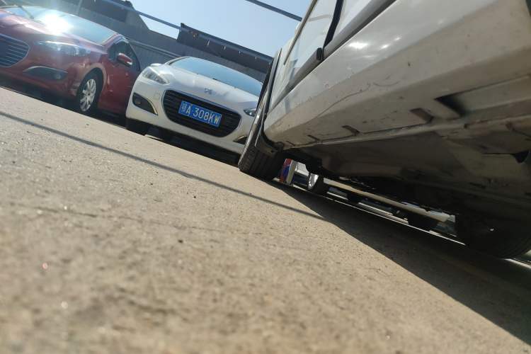 Used Brilliance Junjie FRV 2010 1.5L Automatic Comfort Edition Left Side Sill