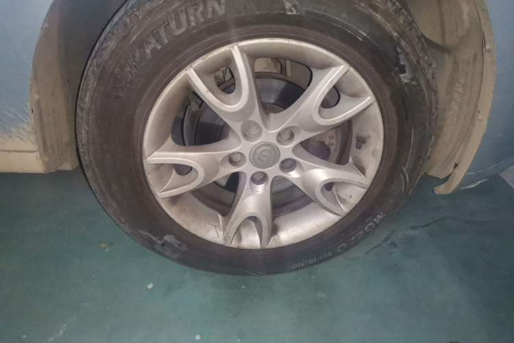 Used Brilliance Junjie FRV 2010 1.3L Manual Luxury Version Right Front Wheel Hub