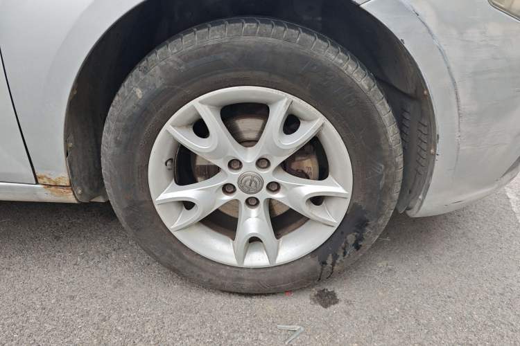 Used Brilliance Junjie FRV 2010 1.3L Manual Luxury Version Right Front Wheel Hub