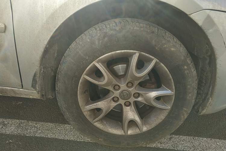 Used Brilliance Junjie FRV 2010 1.3L Manual Comfort Edition Right Front Wheel Hub