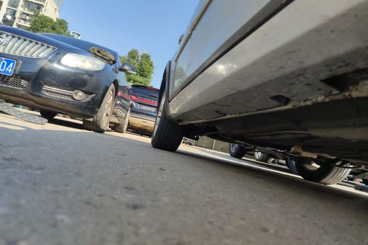 Used Brilliance Junjie FRV 2010 1.5L Automatic Comfort Edition Right Side Sill