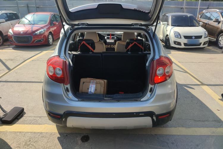 Used Brilliance Junjie FRV 2010 1.5L Automatic Comfort Edition Trunk
