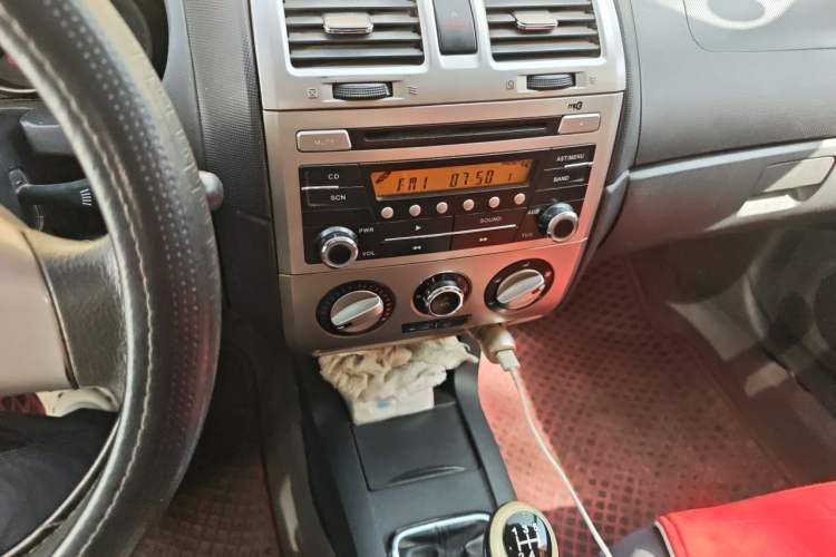 Used Brilliance Junjie FRV 2010 1.3L Manual Comfort Edition Audio And AC Panel