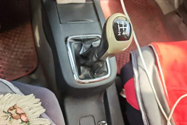 Used Brilliance Junjie FRV 2010 1.3L Manual Comfort Edition Gear Lever