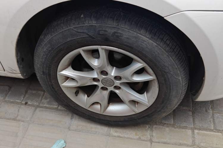 Used Brilliance Junjie FRV 2010 1.3L Manual Comfort Edition Right Front Wheel Hub