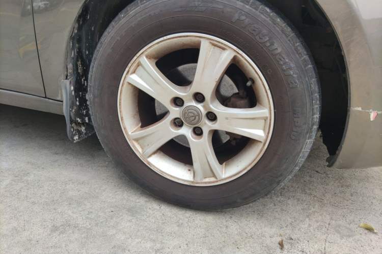 Used Brilliance Junjie FSV 2009 1.5L Manual Comfort Model Right Front Wheel Hub