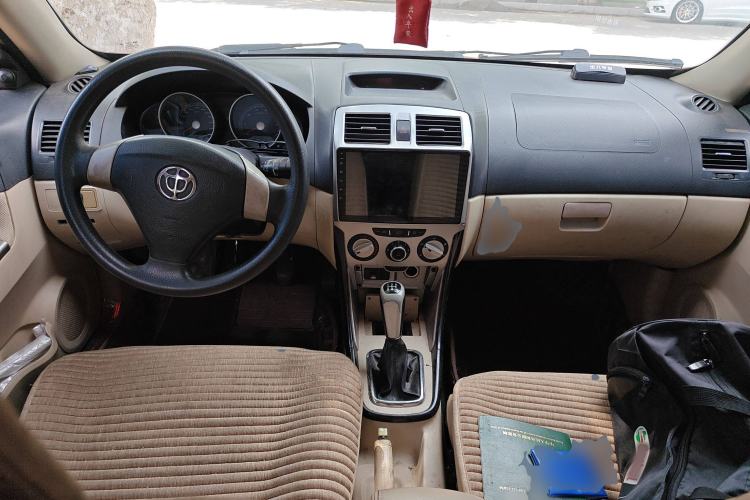 Used Brilliance Junjie FSV 2009 1.5L Manual Comfort Model Center Console
