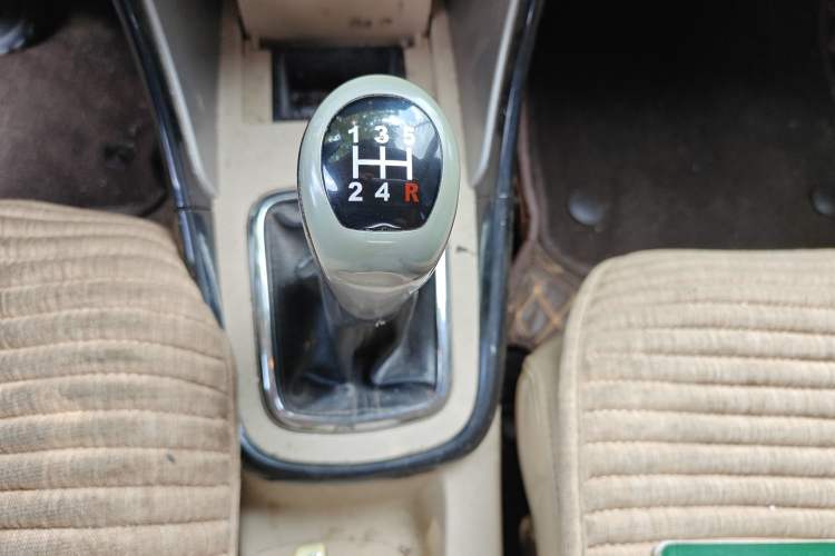 Used Brilliance Junjie FSV 2009 1.5L Manual Comfort Model Gear Lever