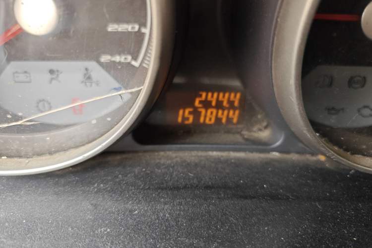 Used Brilliance Junjie FSV 2009 1.5L Manual Comfort Model Odometer Close Up