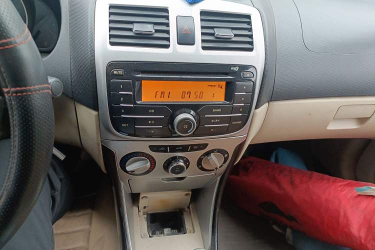 Used Brilliance Junjie FSV 2009 1.5L Manual Comfort Model Audio And AC Panel