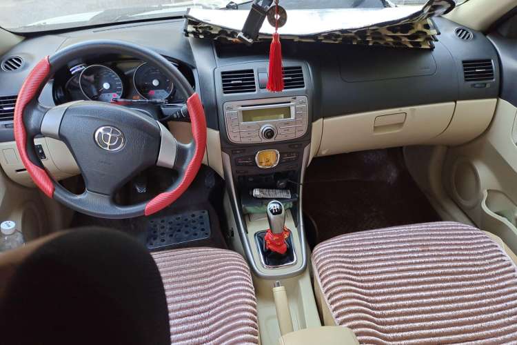 Used Brilliance Junjie FSV 2009 1.5L Manual Luxury Version Center Console