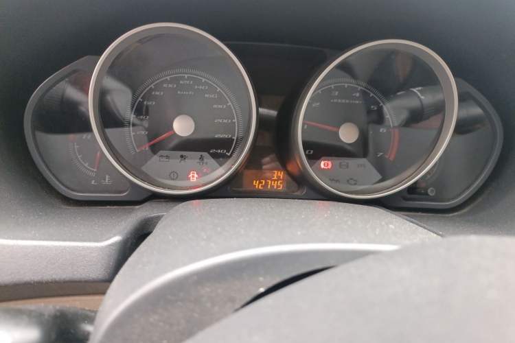 Used Brilliance Junjie FSV 2009 1.5L Manual Comfort Model Odometer Close Up