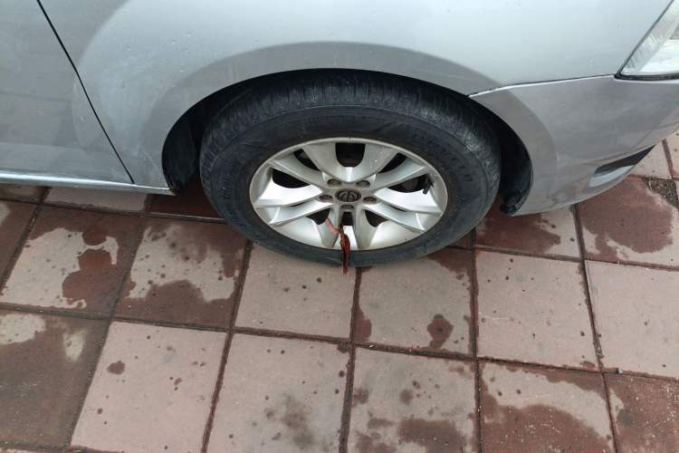Used Brilliance Junjie FSV 2009 1.5L Manual Comfort Model Right Front Wheel Hub
