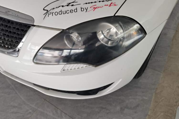 Used Brilliance Junjie FSV 2009 1.6L Automatic Comfort Model Left Front Headlight
