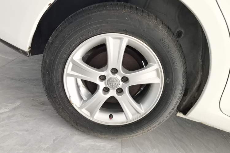 Used Brilliance Junjie FSV 2009 1.6L Automatic Comfort Model Right Rear Wheel Hub