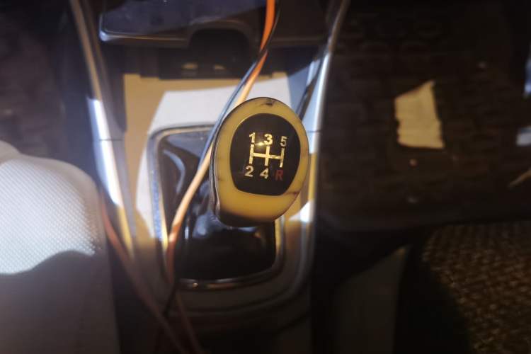 Used Brilliance Junjie FSV 2010 1.5L Manual Comfort Edition Gear Lever