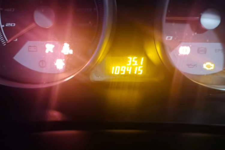 Used Brilliance Junjie FSV 2010 1.5L Manual Comfort Edition Odometer Close Up