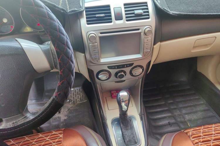 Used Brilliance Junjie FSV 2010 1.5L Automatic Comfort Edition Audio And AC Panel