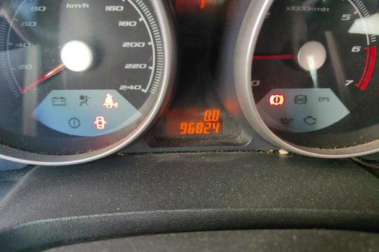 Used Brilliance Junjie FSV 2010 1.5L Automatic Comfort Edition Odometer Close Up