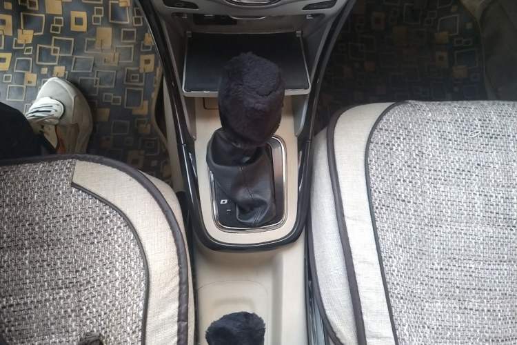 Used Brilliance Junjie FSV 2011 New Edition 1.5L Automatic Luxury Model Gear Lever