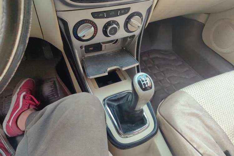 Used Brilliance Junjie FSV 2011 New Edition 1.5L Automatic Comfort Model Gear Lever
