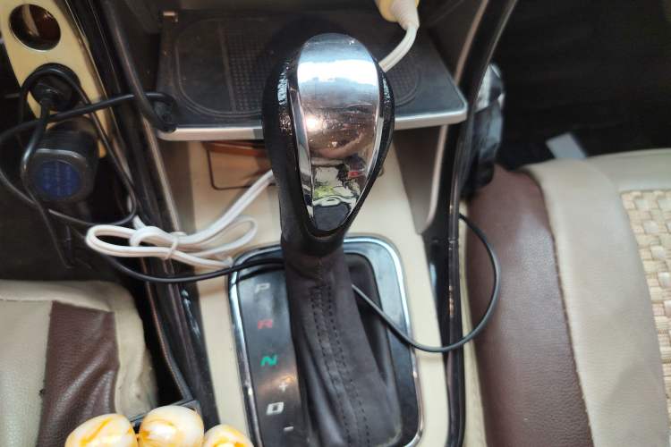 Used Brilliance Junjie FSV 2011 1.5L Automatic Luxury Edition Gear Lever