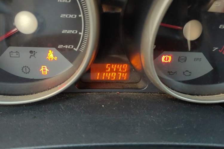Used Brilliance Junjie FSV 2011 New Edition 1.5L Automatic Comfort Model Odometer Close Up