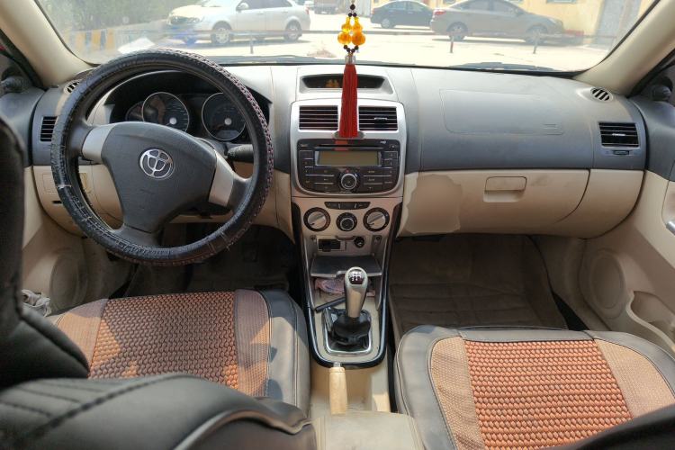 Used Brilliance Junjie FSV 2011 New Edition 1.5L Manual Standard Model Center Console