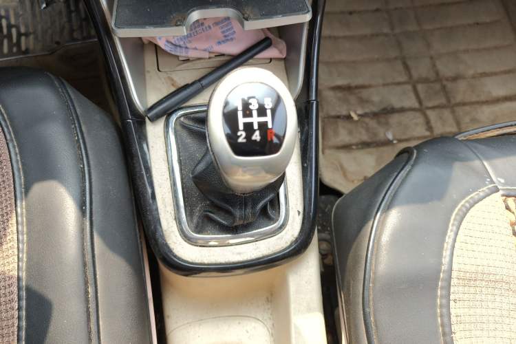 Used Brilliance Junjie FSV 2011 New Edition 1.5L Manual Standard Model Gear Lever