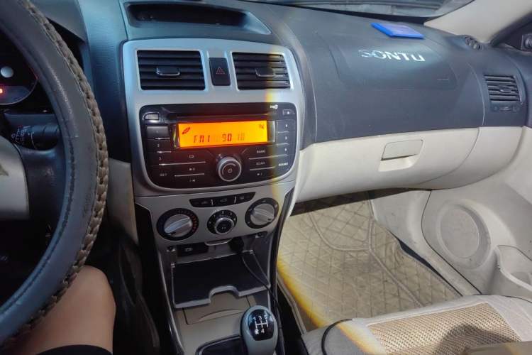 Used Brilliance Junjie FSV 2011 New Edition 1.5L Manual Standard Model Audio And AC Panel