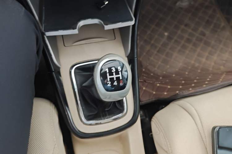 Used Brilliance Junjie FSV 2011 New Edition 1.5L Manual Standard Model Gear Lever