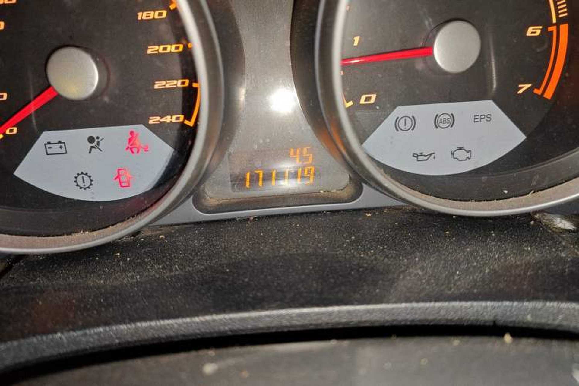 Used Brilliance Junjie FSV 2011 New Edition 1.5L Automatic Comfort Model Odometer Close Up