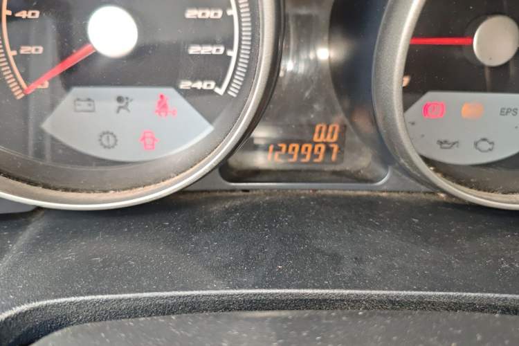 Used Brilliance Junjie FSV 2011 1.5L Automatic Luxury Edition Odometer Close Up
