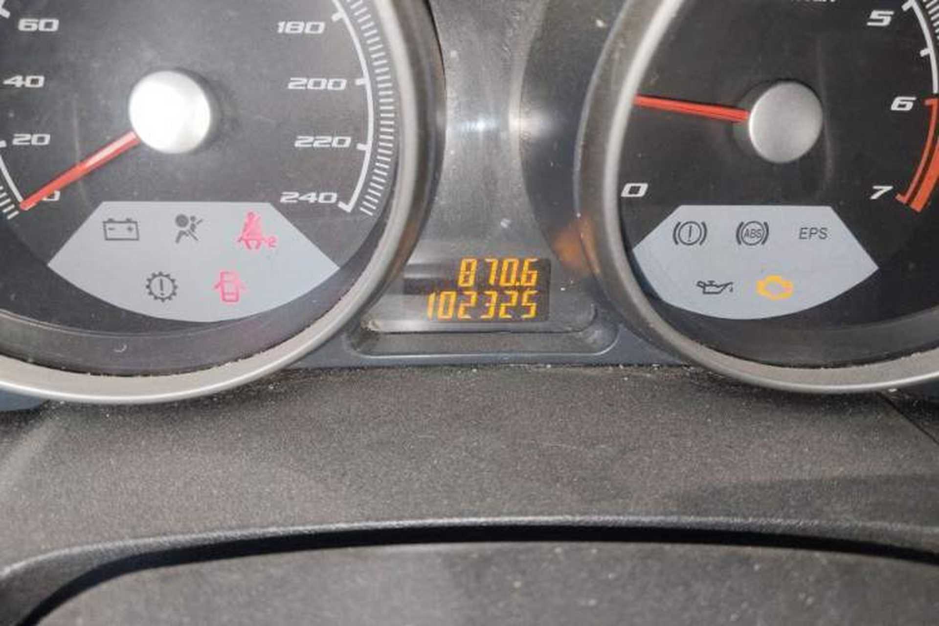 Used Brilliance Junjie FSV 2011 New Edition 1.5L Automatic Comfort Model Odometer Close Up