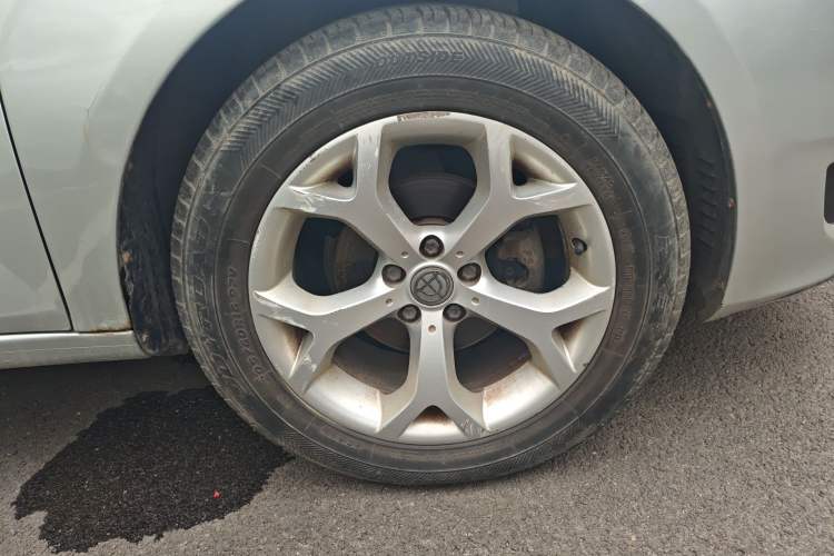Used Brilliance Junjie FSV 2011 1.5L Automatic Luxury Edition Right Front Wheel Hub