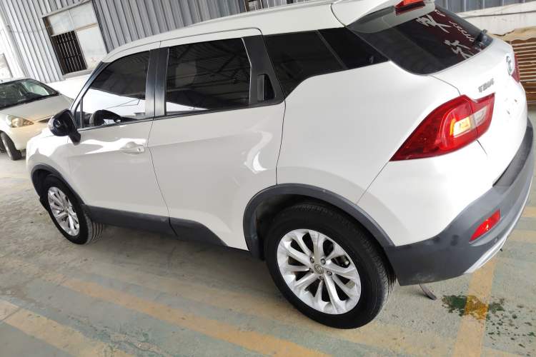 Used Brilliance V3 2017 1.5L Automatic Comfort Model Exterior 3