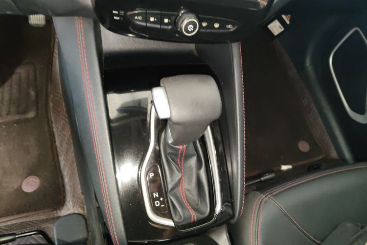 Used Brilliance V3 2017 1.5L Automatic Comfort Model Gear Lever
