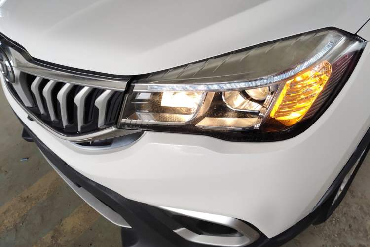 Used Brilliance V3 2017 1.5L Automatic Comfort Model Left Front Headlight
