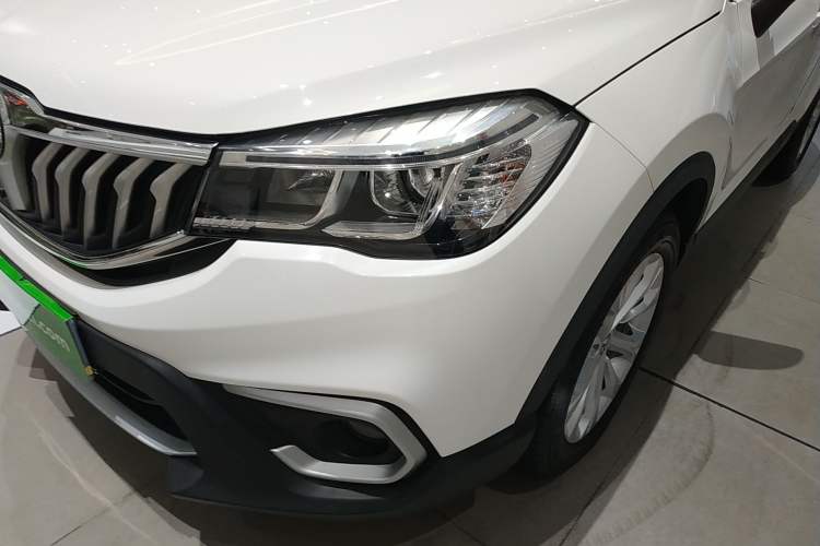 Used Brilliance V3 2017 1.5L Automatic Smart Version Left Front Headlight